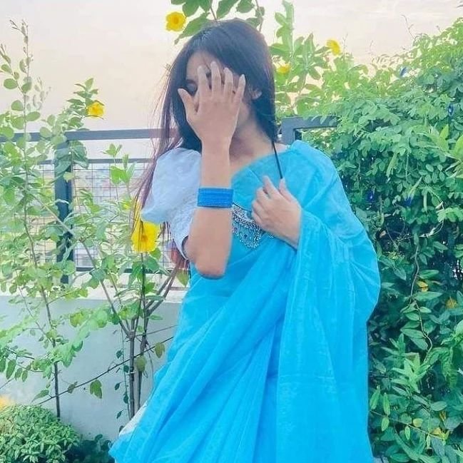 Hidden Face DP For Girls In Saree